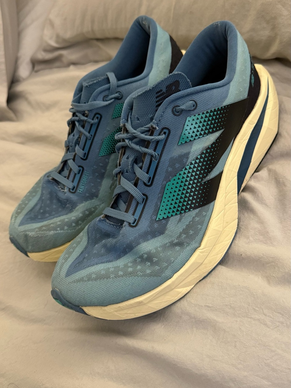 New Balance Men's WIDE 2E FuelCell Rebel v4 Running Shoes  Size 10